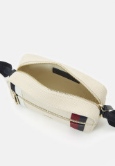 Tommy Hilfiger ICONIC CAMERA BAG CORP Across body bag sugarcane  ICONIC CAMERA BAG CORP — Сумка через плечо сахарный тростник