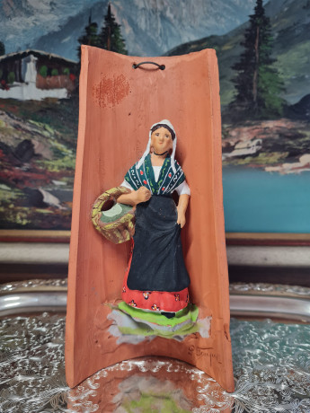 P.Touque Подвесная картина с объемной фигурой "Женщина с корзинкой", 21,5 x 10,5 см, Германия, 1960-70гг.