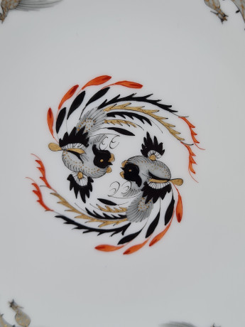 Тарелка винтажная Meissen, белый фарфор с разноцветными птицами, драконами, цветочным мотивом и позолоченным краем, 14,5 x 4,5 см, Германия, 1930-40гг.