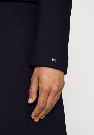 Tommy Hilfiger CLASSIC COAT Classic coat desert sky КЛАССИЧЕСКОЕ ПАЛЬТО Классическое пальто небо пустыни