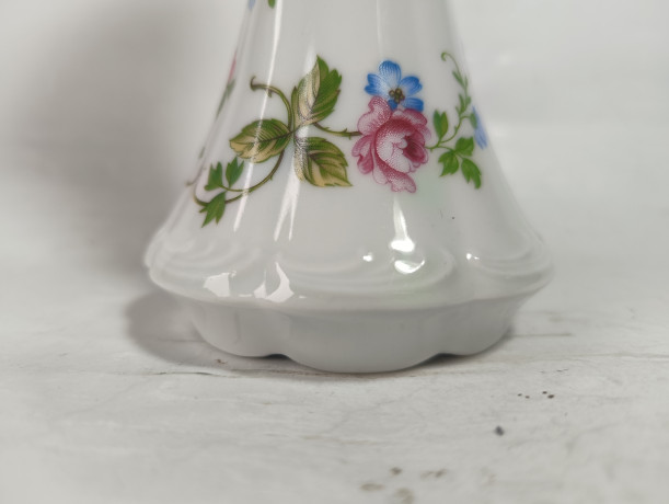 Ваза винтажная Royal KPM Bavaria, с розово-голубыми цветами, средний размер, ручная работа, фарфор, 21 см, Германия, 1970-80гг.