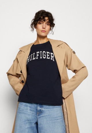 Tommy Hilfiger VARISTY HILFIGERC Print T-shirt desert sky VARISTY HILFIGERC Футболка с принтом небо пустыни