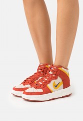 Nike Sportswear WMNS DUNK HIGH UP Sneaker high cinnabar/yellow ochre/lapis/sanddrift/sail WMNS DUNK HIGH UP Высокие кроссовки женские киноварь/желтая охра/ляпис/песчаная пыль/парус