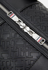 Tommy Hilfiger CENTRAL DUFFLE UNISEX Weekend bag black CENTRAL DUFFLE UNISEX Сумка выходного дня черный