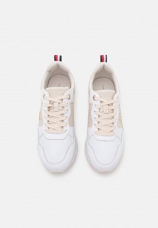 Tommy Hilfiger ESSENTIAL RUNNER Trainers feather white ESSENTIAL RUNNER — Кроссовки перо белое