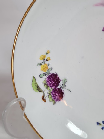 Тарелка винтажная Meissen, белый фарфор с разноцветными фруктовыми мотивами, цветочным декором и позолотой, 14,5 x 3,5 см, Германия, 1930-40гг.