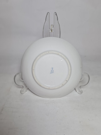 Тарелка винтажная Meissen, белый фарфор с разноцветными фруктовыми мотивами, цветочным декором и позолотой, 14,5 x 3,5 см, Германия, 1930-40гг.