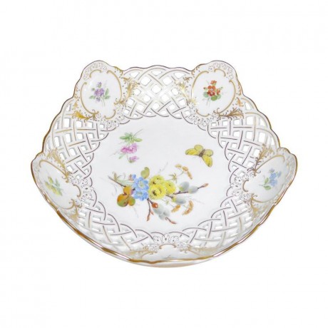 Meissen Meissen  'Neuer Ausschnitt - Blume naturalistisch bunt mit Schmetterling' Schale mit Druchbruch 18 cm Мейсен "новая огранка - цветок натуралистичный красочный с бабочкой" миска с прорывом 18 см