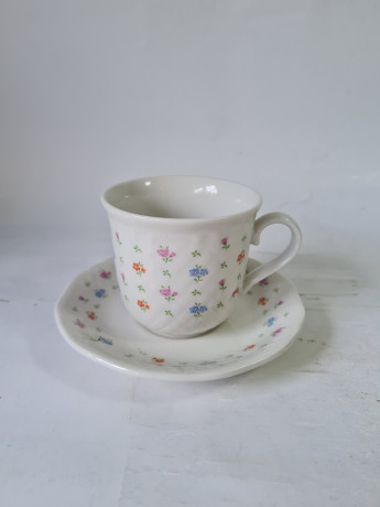 Набор чайный HP Hebei Porcelain на 4 персоны, белый фарфор с мелкими цветками, Китай, 1960-1970гг.