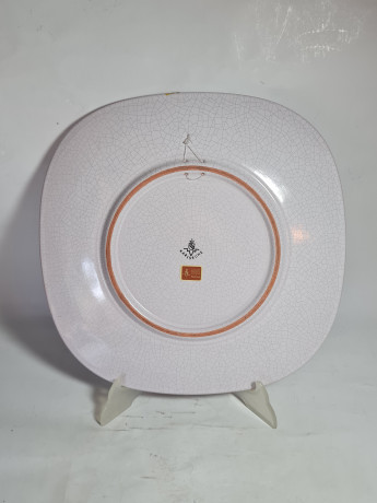 Тарелка декоративная винтажная Karlsruhe / Majolika с кракелюром "Spielberg Das Alte Rathaus 1748 -1951", керамика, 30 см, Германия, 1960-70гг.