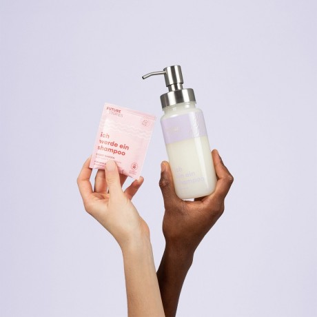 FUTURE STORIES Vorteilskit 3er Set Shampoo Pulver Yuzu & Kirschblute inkl. Pumpspender  Набор Advantage Kit из 3 шампуней с порошком юдзу и вишни, включая дозатор с помпой