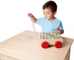 Melissa  Doug Holzbausteine ABC im Holzwagen Деревянные строительные блоки АВС в деревянном вагоне