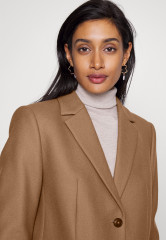 Tommy Hilfiger CLASSIC COAT Classic coat countryside khaki КЛАССИЧЕСКОЕ ПАЛЬТО Классическое пальто загородный хаки