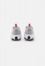 Nike Sportswear REACT ART3MIS Sneaker low grey fog/white/siren red/black REACT ART3MIS кроссовки женские низкие серый туман/белый/сирена красный/черный