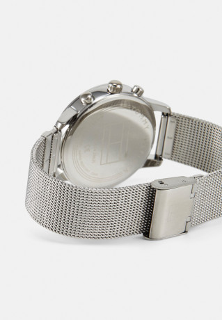 Tommy Hilfiger CASUAL Watch silver-coloured ПОВСЕДНЕВНЫЙ — Смотреть серебристый