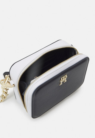 Tommy Hilfiger CHIC TRUNK Across body bag space blue/optic white mix CHIC TRUNK Сумка через плечо космический синий/оптический белый микс