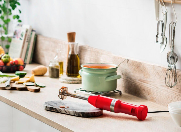 KitchenAid KitchenAid Stabmixer 5KHBV83EER EMPIRE ROT, 180 W Погружной блендер KitchenAid 5KHBV83EER EMPIRE RED, 180 Вт