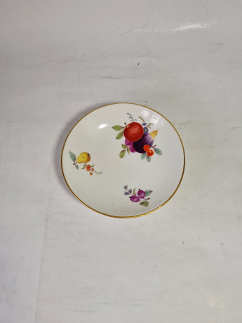 Тарелка винтажная Meissen, белый фарфор с разноцветными фруктовыми мотивами, цветочным декором и позолотой, 14,5 x 3,5 см, Германия, 1930-40гг.