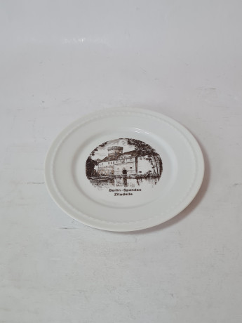 Тарелка декоративная винтажная Forstenberg с изображением Цитадели Шпандау, фарфор, 16 см, Германия, 1960-70гг.