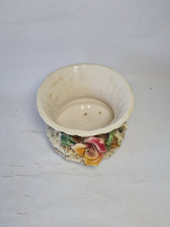 Ваза винтажная Bassano малая, на ножках, с желто-розовыми объемными цветами, керамика, 13 см, Италия, 1960-70гг.