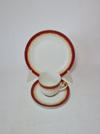 Hutschenreuther Arzberg Bavaria Фарфоровое чайное трио в красных тонах с золотым узором, Германия, 1960-70гг.
