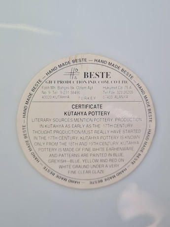 Kutahya Pottery Turkey Деокративная тарелка Белый фарфор с видами города Алания в светло-голубых тонах, 24,5 x 3 см, Турция, 1970-80гг.