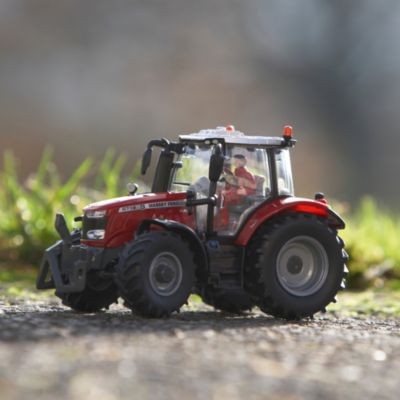 TOMY Massey Ferguson 6718S Traktor Трактор Massey Ferguson 6718S
