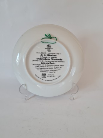 Hutschenreuther Декоратинвая тарелка "Урок вышивания" номерная 8119В, 20см, художник Vaulier, Германия, 1990г