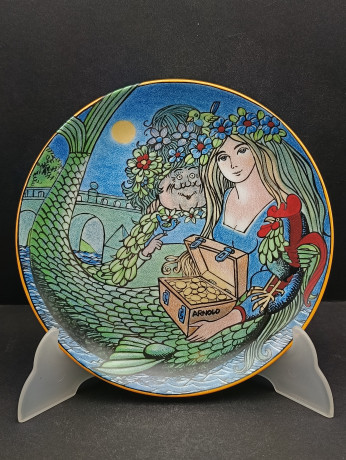 Тарелка декоративная винтажная ELG "Русалка с сокровищами и петух" (илл. Ганс Арнольд), к 550 юбилею Фалькенбергшуса, в ярких оттенках, фарфор, 19.5 см, Швеция, 1984 год.