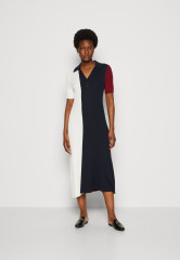 Tommy Hilfiger COLOUR BLOCK POLO DRESS Jumper dress desert sky/rouge/ecru ПЛАТЬЕ-ПОЛО COLOR BLOCK Платье-джемпер небо пустыни/румяна/экрю