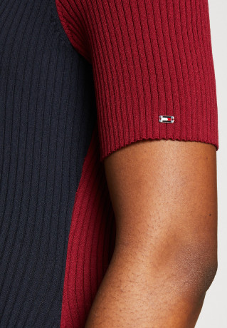 Tommy Hilfiger COLOUR BLOCK POLO DRESS Jumper dress desert sky/rouge/ecru ПЛАТЬЕ-ПОЛО COLOR BLOCK Платье-джемпер небо пустыни/румяна/экрю