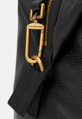 Tommy Hilfiger PREMIUM DUFFLE UNISEX Holdall black СУМКА PREMIUM DUFFLE UNISEX дорожная сумка черный