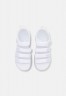 Nike Sportswear ICON CLASSIC Plateausandalette white/pure platinum ICON CLASSIC сандалии на платформе белый/чистая платина