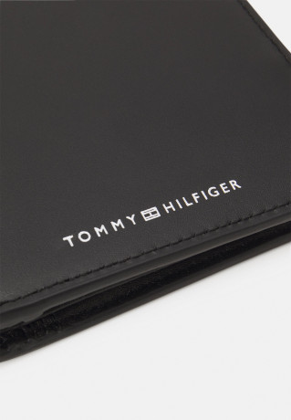 Tommy Hilfiger MODERN FLAPamp;COIN UNISEX Wallet black MODERN FLAP&COIN UNISEX Бумажник черный