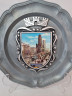 Тарелка декоративная керамическая с металлическим гербом PZ, 22,5 x 2 см, Германия, 1960-70гг.