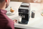 Philips Philips Kaffeevollautomat 2200 Serie EP2220/10, fur 2 Kaffeespezialitaten und anpassbarer Aromastarke, mattschwarz Полностью автоматическая кофемашина Philips серии 2200 EP2220/10, для приготовления 2 видов кофе и регулируемой крепости аромата, м