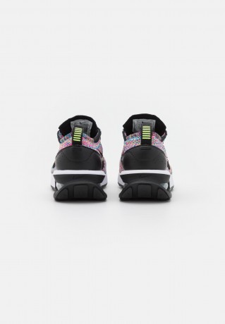 Nike Sportswear W AIR MAX FLYKNIT RACER NN C/O Sneaker low ghost green/black/pink blast/photo blue W AIR MAX FLYKNIT RACER NN C/O — Низкие кроссовки женские призрачно-зеленый/черный/розовый взрыв/голубой фото