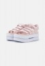 Nike Sportswear ICON CLASSIC Plateausandalette barely rose/white/pink oxford ICON CLASSIC сандалии на платформе едва розовый/белый/розовый оксфорд