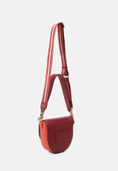 Tommy Hilfiger SADDLE  Handbag regatta red / earth orange mix СЕДЛО сумочка регата красный / землисто-оранжевый микс