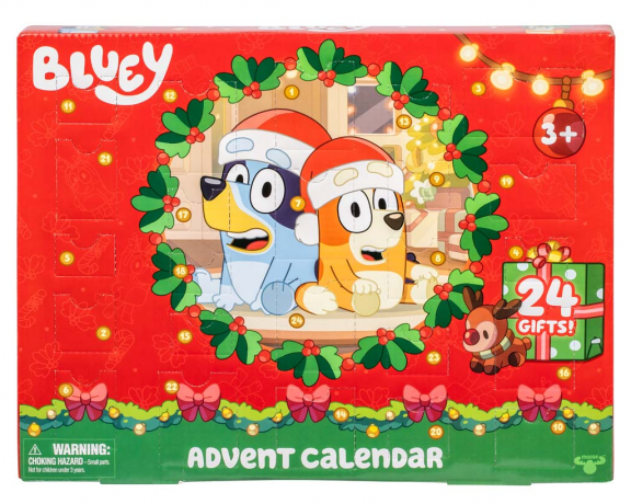 BLUEY Adventskalender 2026 mit Mini-Spielfiguren S13, 4 Figuren, 15 Accessoires und 5 Sticker, Bluey Адвент-календарь 2026 с мини-фигурками, аксессуарами и наклейками, 24 сюрприза