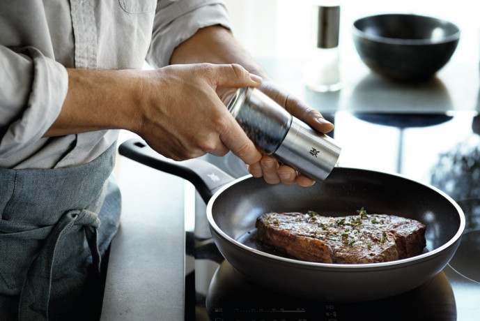 WMF WMF Stielpfanne Advance 28cm PERMADUR schwarz/ silber Кастрюля WMF Advance 28см PERMADUR