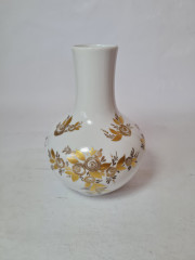 Ваза винтажная Heinrich с золотым цветочным декором, фарфор, средняя, Германия, 1970-80гг.