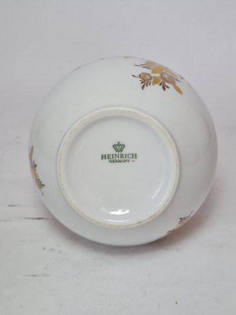 Ваза винтажная Heinrich с золотым цветочным декором, фарфор, средняя, Германия, 1970-80гг.