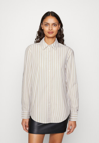 Tommy Hilfiger BANKER STP RELAXED Button-down blouse optic white/sandalwood BANKER STP RELAXED Блузка на пуговицах оптический белый/сандаловое дерево