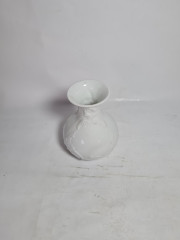 Ваза винтажная Royal KPM Bavaria с объемным декором, белый фарфор, 12,5 x 9,5 см, Германия, 1960-70гг.