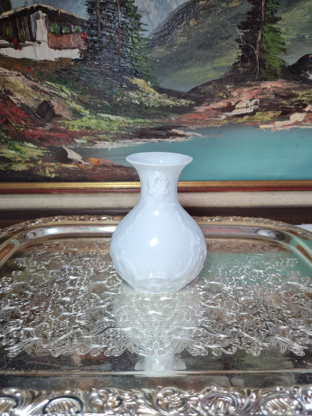 Ваза винтажная Royal KPM Bavaria с объемным декором, белый фарфор, 12,5 x 9,5 см, Германия, 1960-70гг.