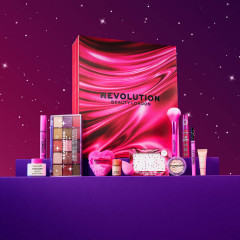 Revolution Beauty Makeup Advent Calendar 2026, Revolution Beauty Адвент-календарь 2026 с декоративной косметикой для лица, глаз, бровей и губ и аксессуарами, 24 подарка