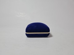 Douglas Подарочная бархатная коробочка, 9см х 5,5см, Германия