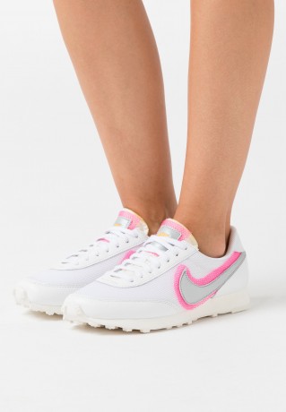 Nike Sportswear DAYBREAK Sneaker low white/atomic pink/university gold DAYBREAK Низкие кроссовки женские белый/атомно-розовый/университетское золото