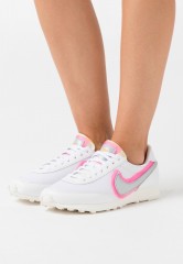 Nike Sportswear DAYBREAK Sneaker low white/atomic pink/university gold DAYBREAK Низкие кроссовки женские белый/атомно-розовый/университетское золото